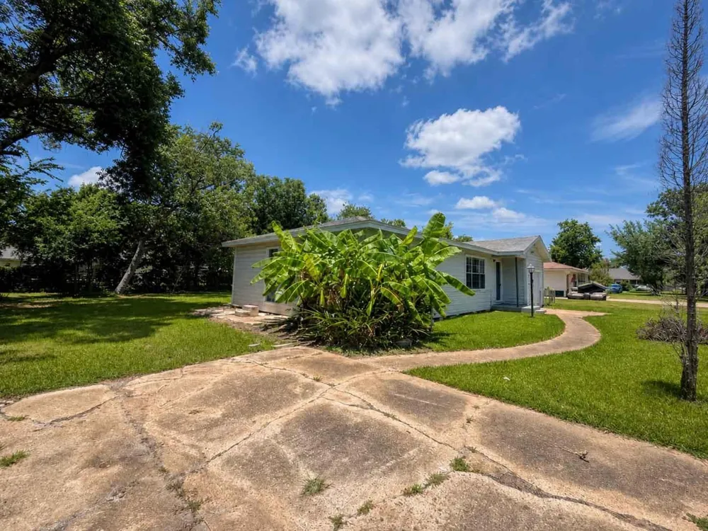 1156 2nd Street Clute, TX 77531