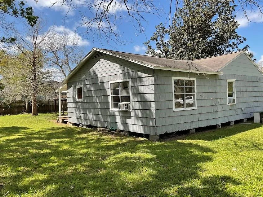 201 Smith Street Clute, TX 77531