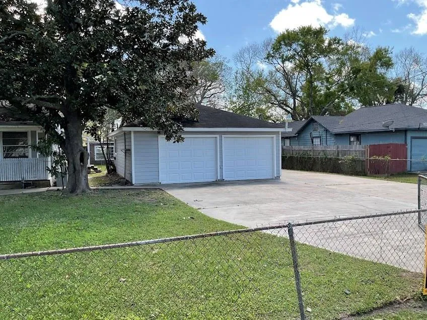 201 Smith Street Clute, TX 77531