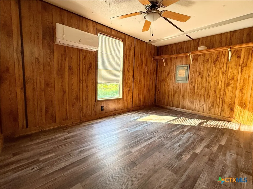 3807 Lands End Court Granbury, TX 76048