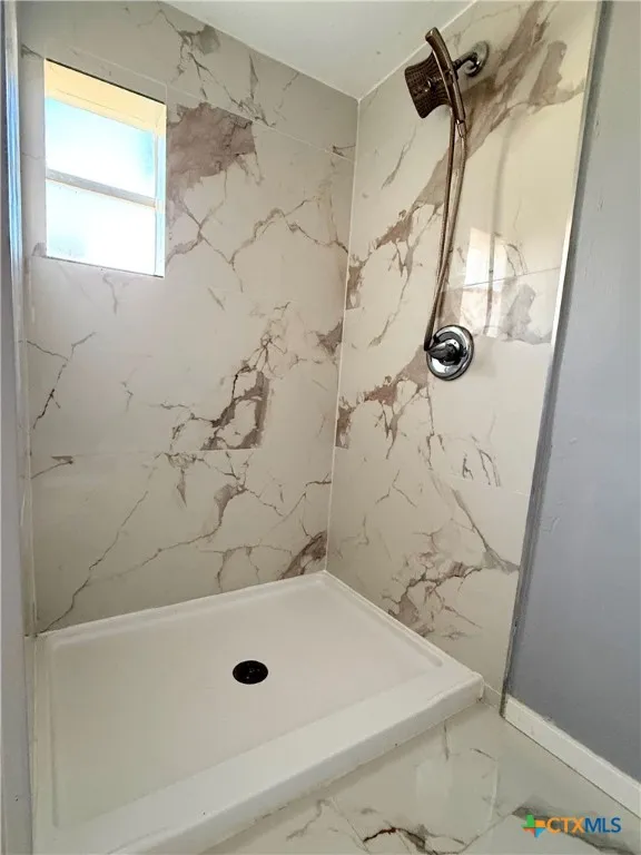 3807 Lands End Court Granbury, TX 76048