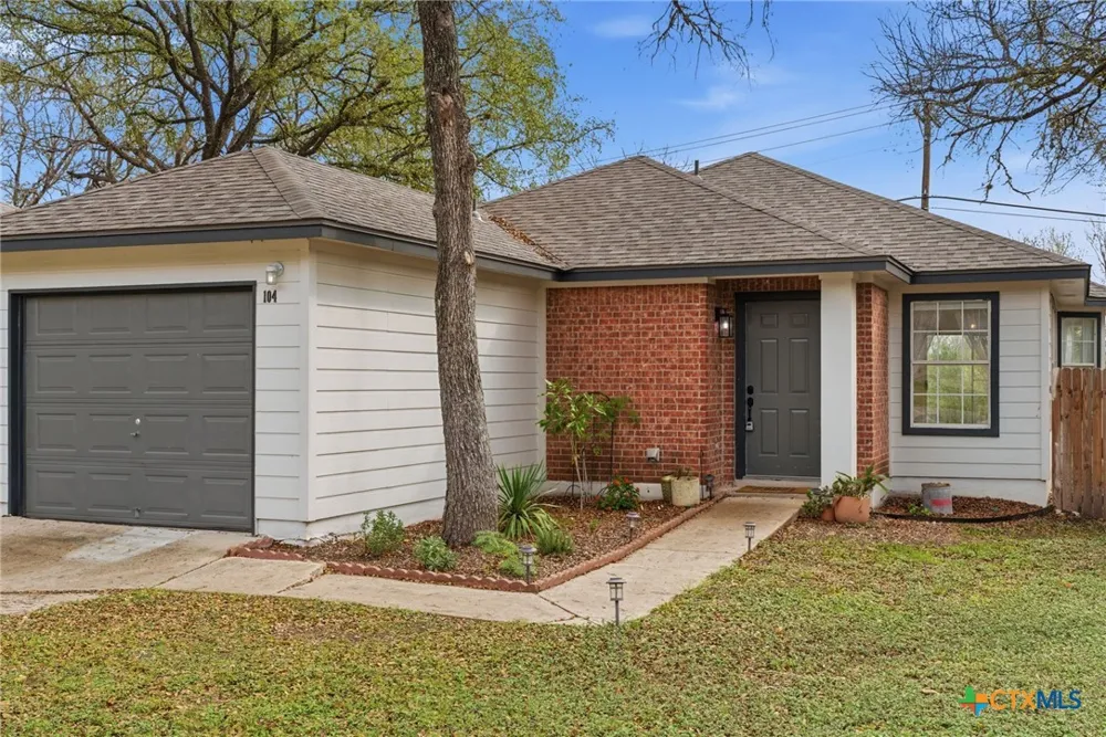 104 S Mockingbird Circle