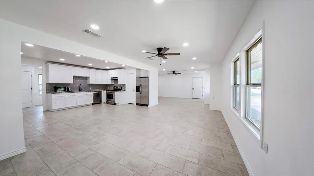 911 Depot Street El Campo, TX 77437