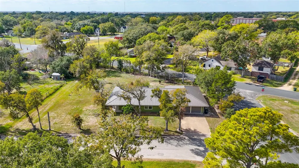 911 Depot Street El Campo, TX 77437