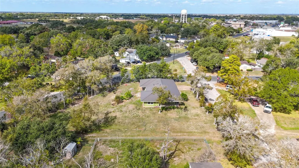 911 Depot Street El Campo, TX 77437