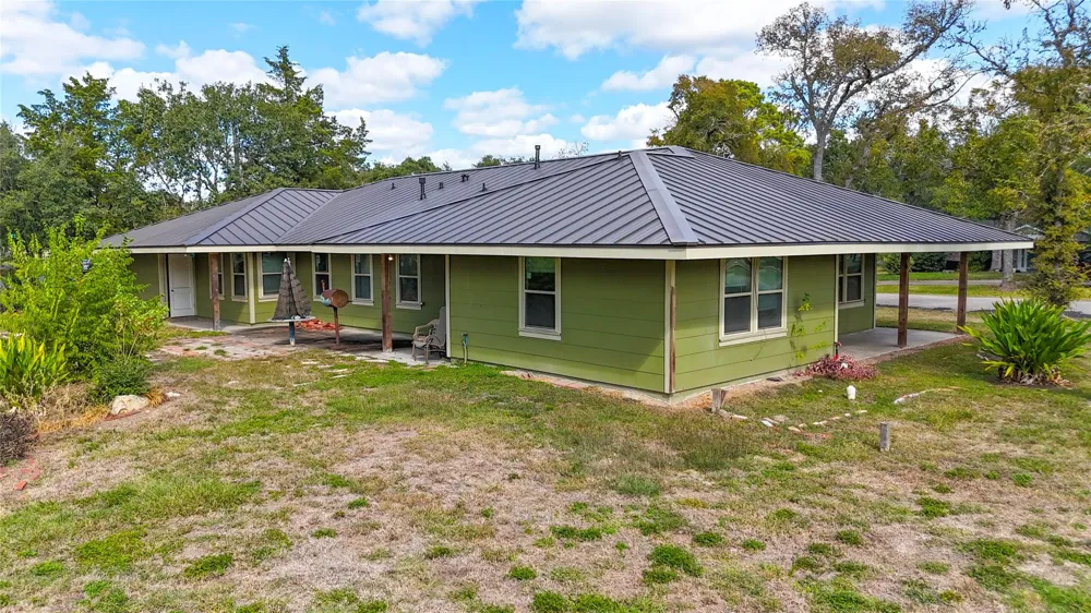 911 Depot Street El Campo, TX 77437