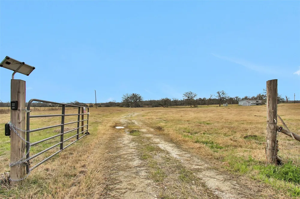6083 Fm 3060 Midway, TX 75852