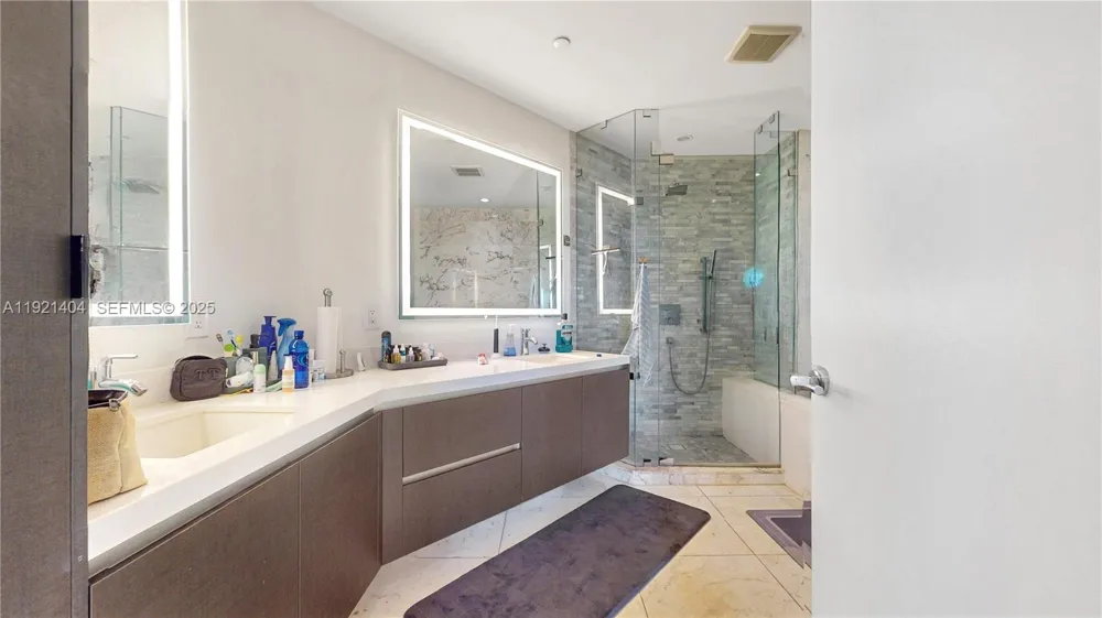851 NE 1st Ave #1508 Miami, FL 33132