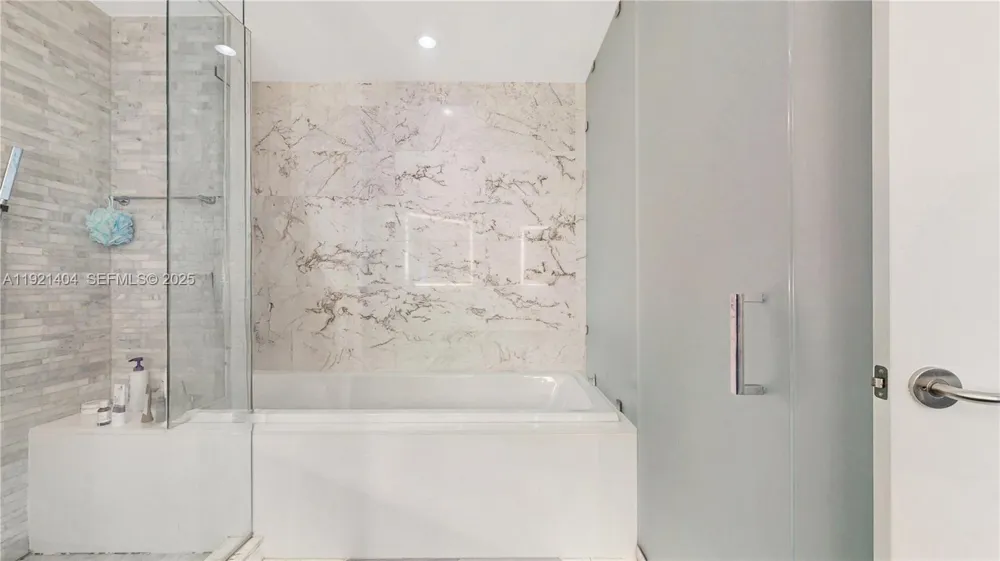 851 NE 1st Ave #1508 Miami, FL 33132