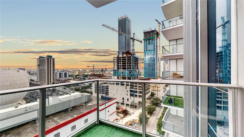 851 NE 1st Ave #1508 Miami, FL 33132