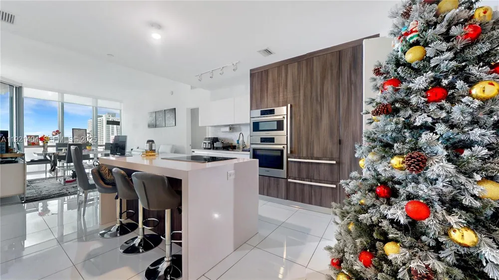 851 NE 1st Ave #1508 Miami, FL 33132