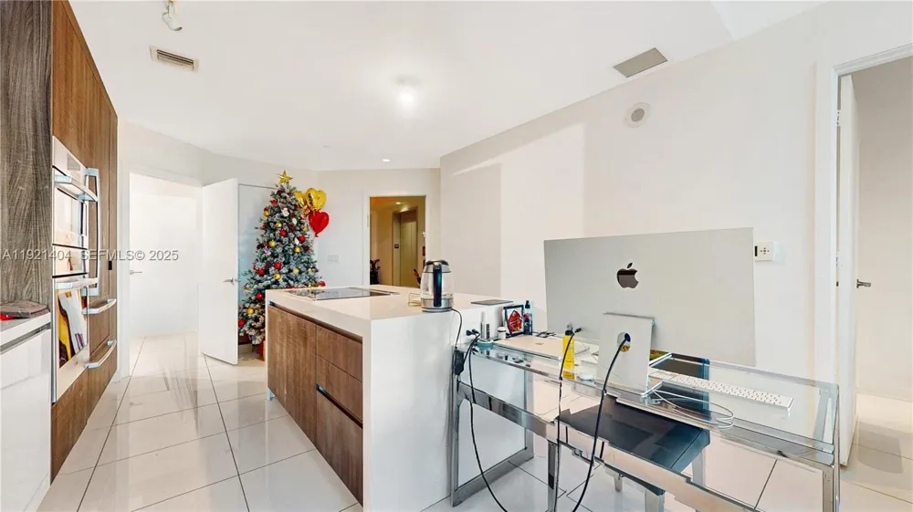 851 NE 1st Ave #1508 Miami, FL 33132