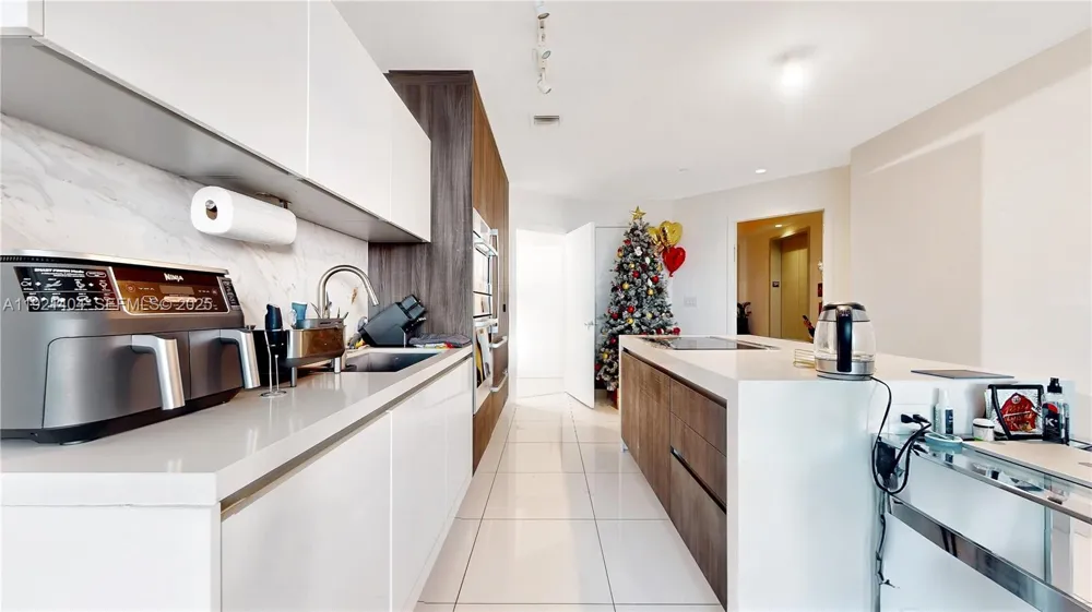 851 NE 1st Ave #1508 Miami, FL 33132