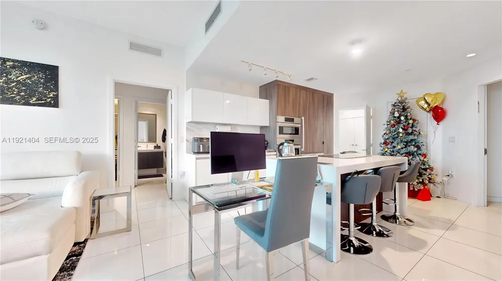 851 NE 1st Ave #1508 Miami, FL 33132
