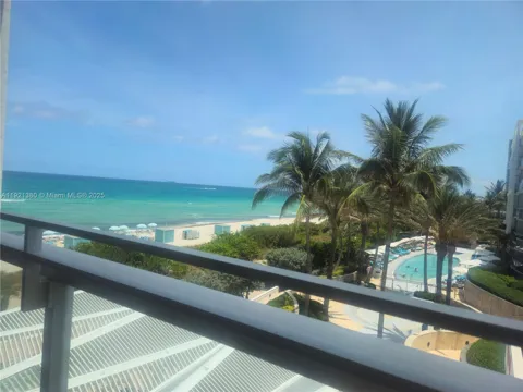 6801 Collins Ave #320
