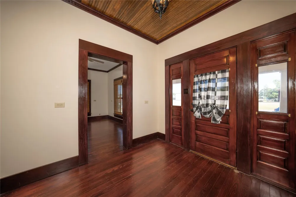 236 S Main Street Grapeland, TX 75844