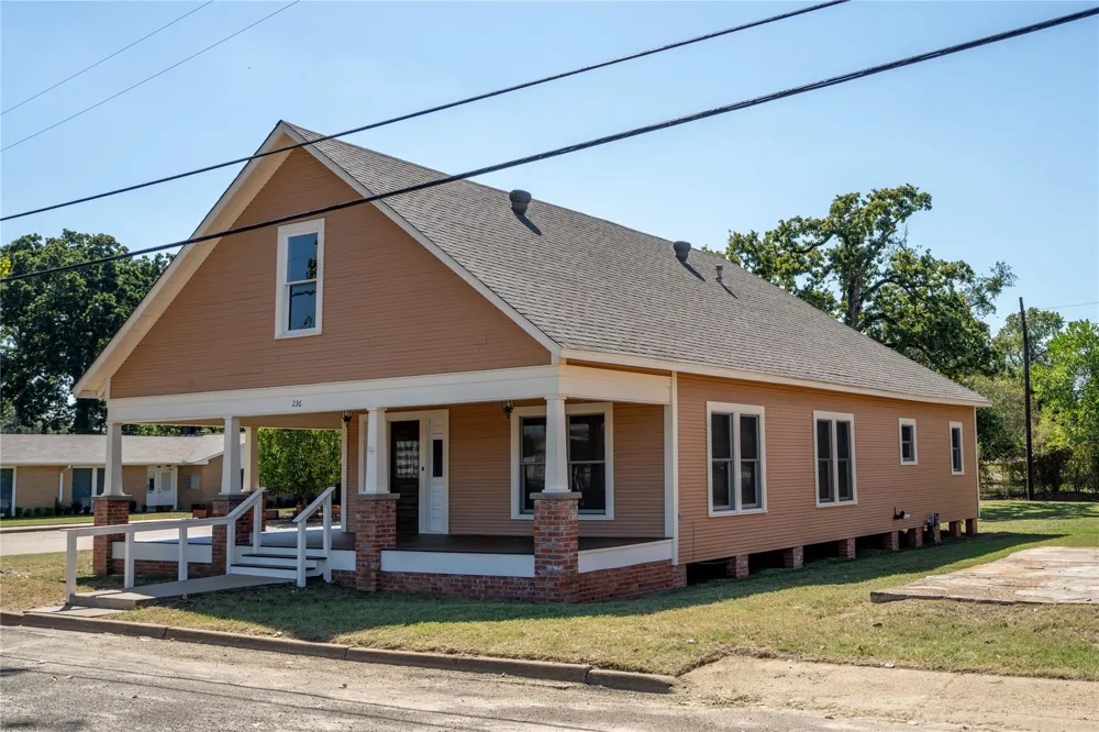 236 S Main Street Grapeland, TX 75844