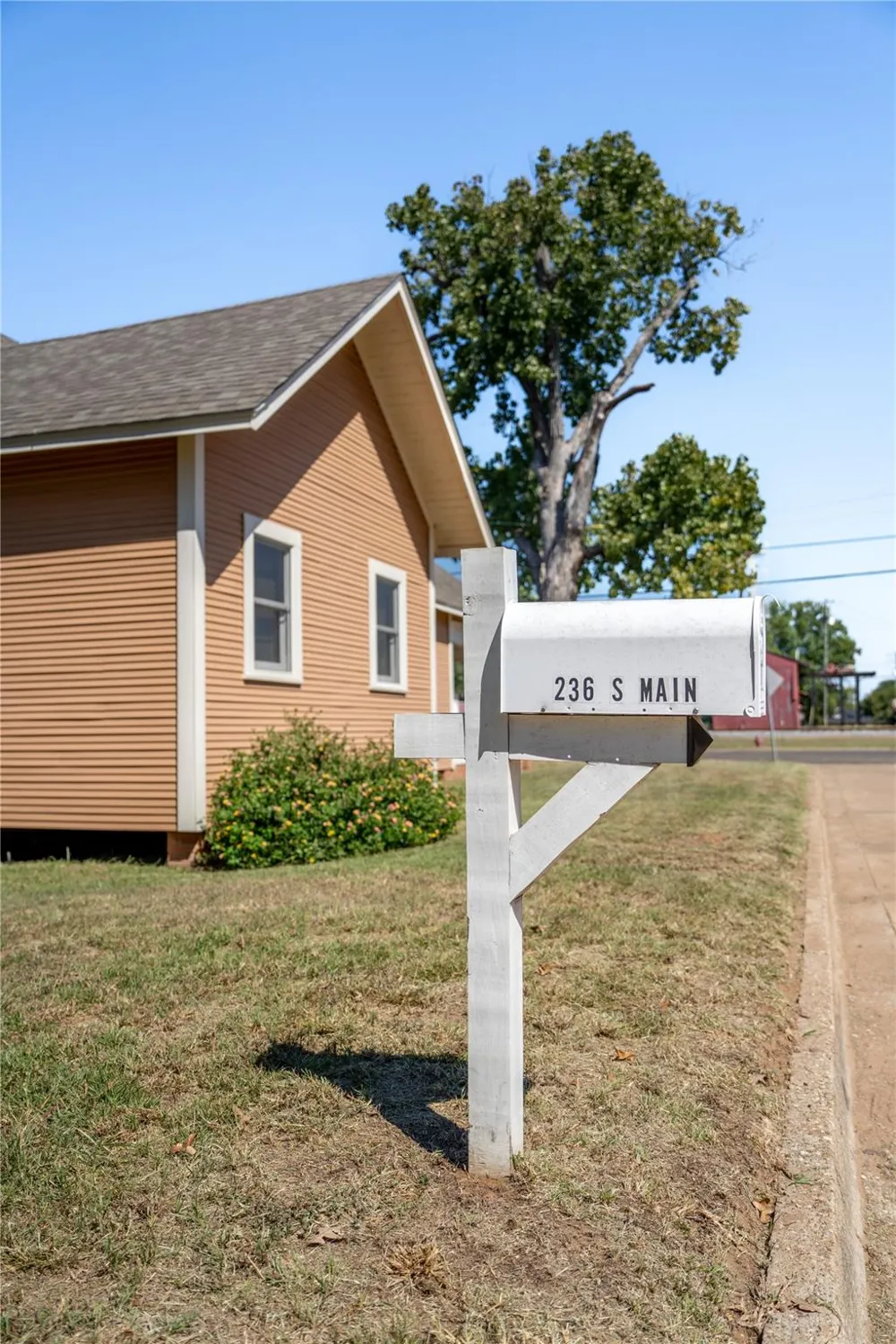 236 S Main Street Grapeland, TX 75844