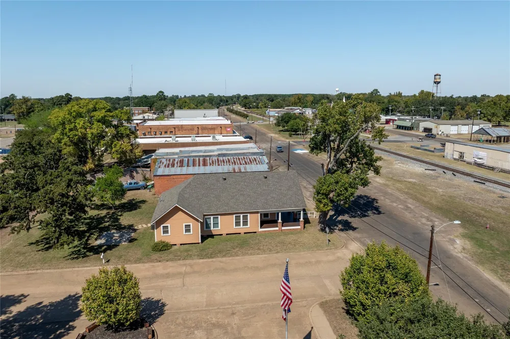 236 S Main Street Grapeland, TX 75844