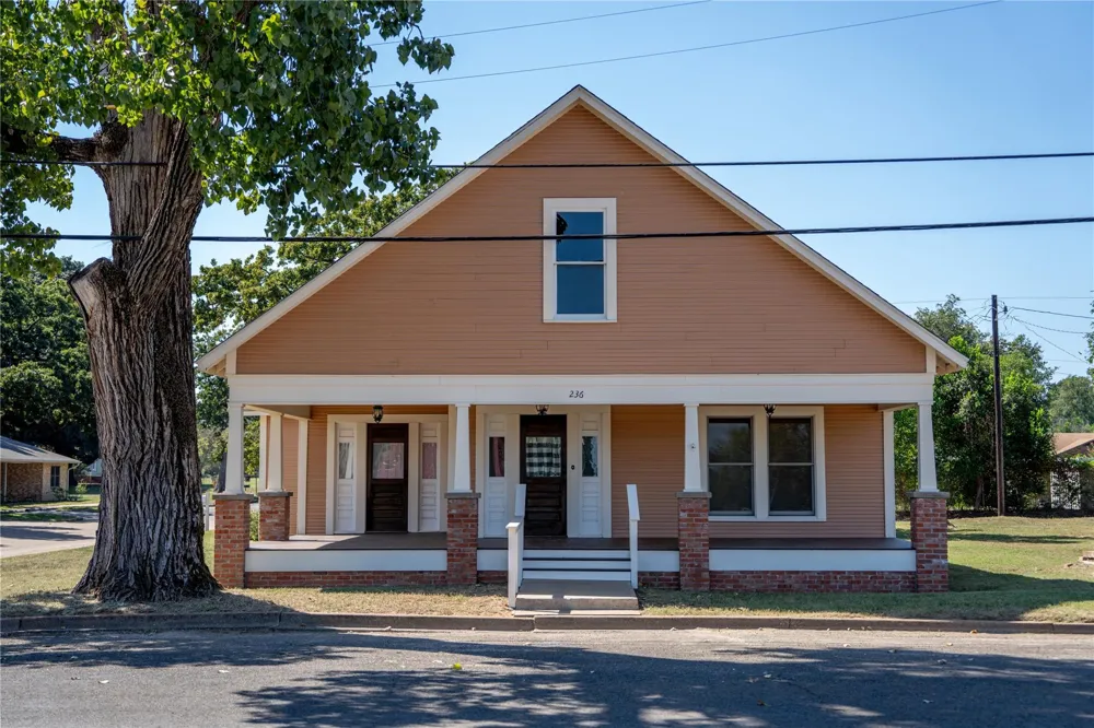 236 S Main Street Grapeland, TX 75844
