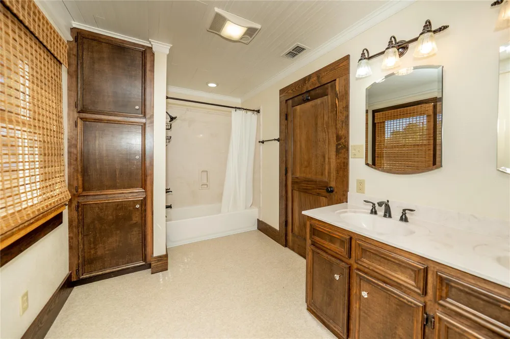 236 S Main Street Grapeland, TX 75844