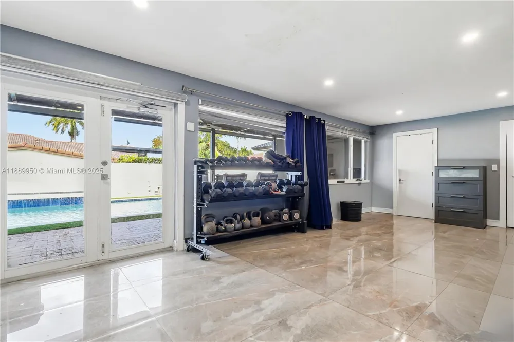 9795 NW 27th Ter Doral, FL 33172