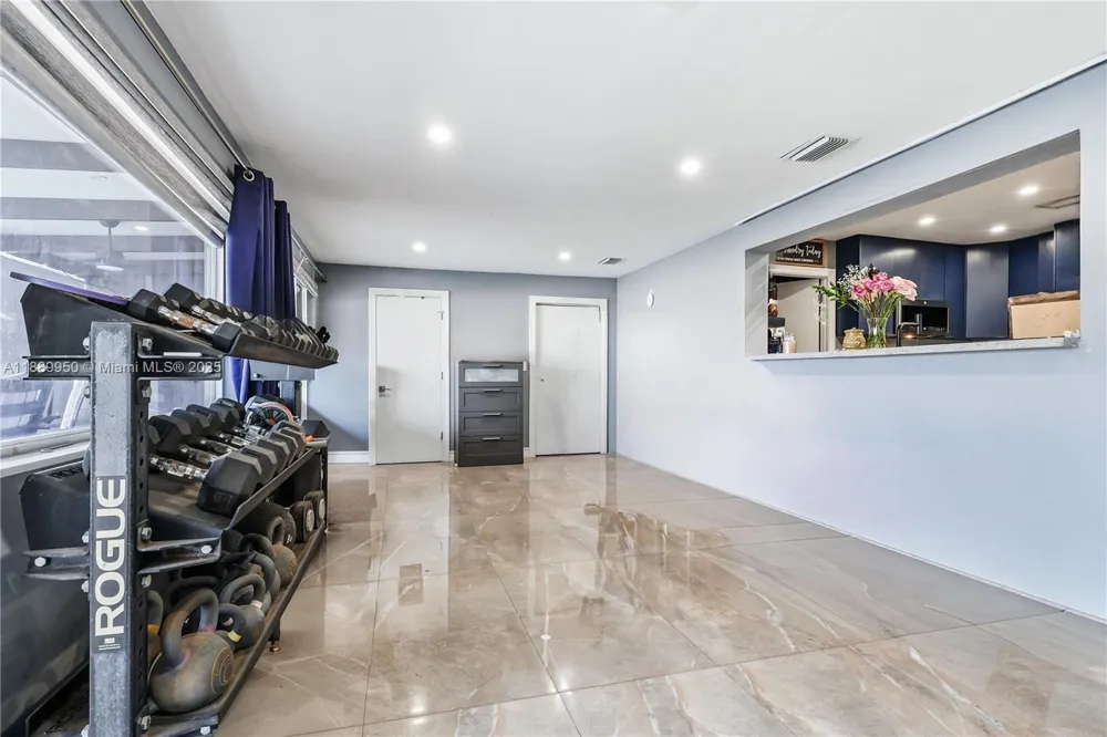 9795 NW 27th Ter Doral, FL 33172