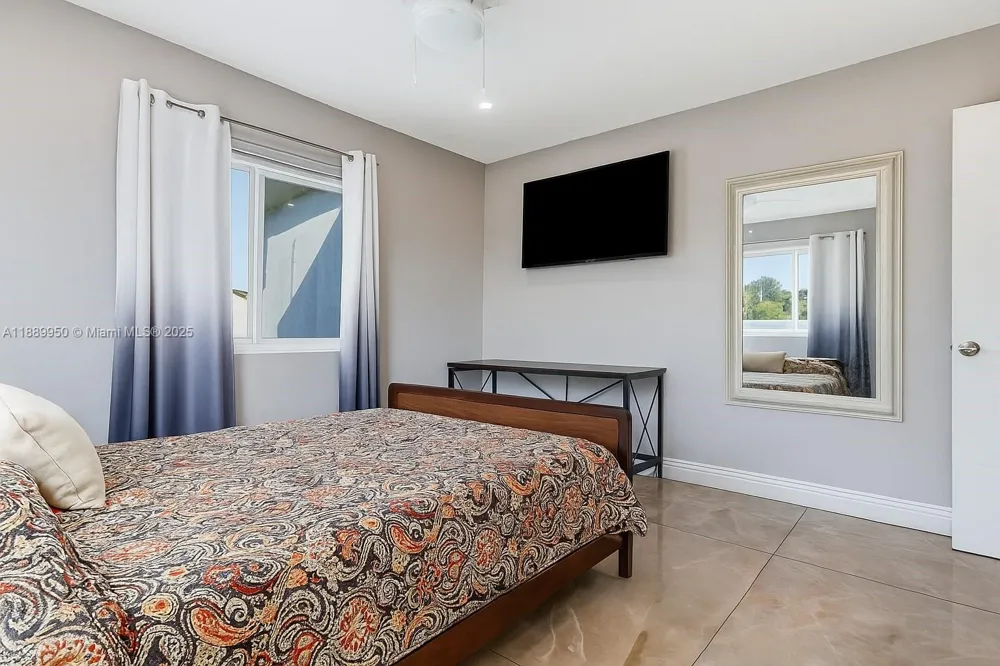 9795 NW 27th Ter Doral, FL 33172