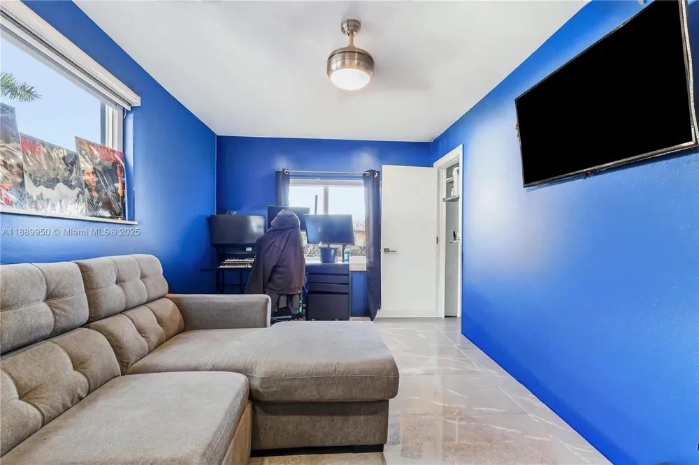 9795 NW 27th Ter Doral, FL 33172