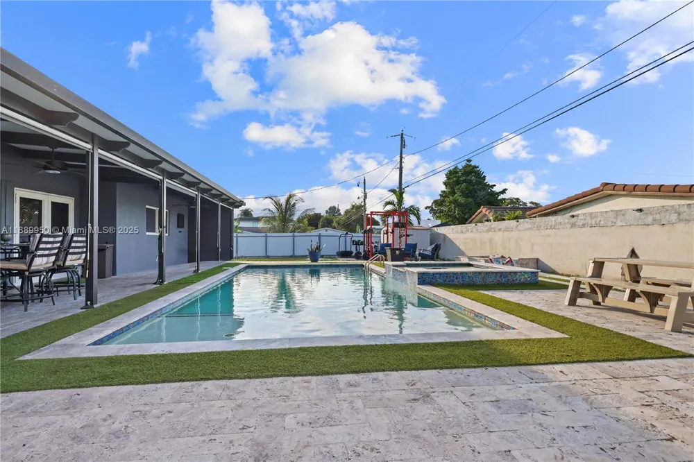9795 NW 27th Ter Doral, FL 33172