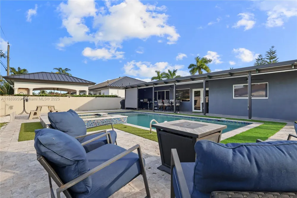 9795 NW 27th Ter Doral, FL 33172