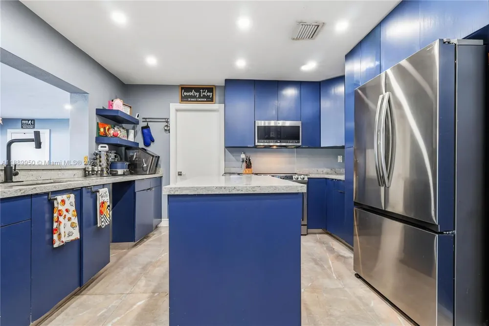 9795 NW 27th Ter Doral, FL 33172