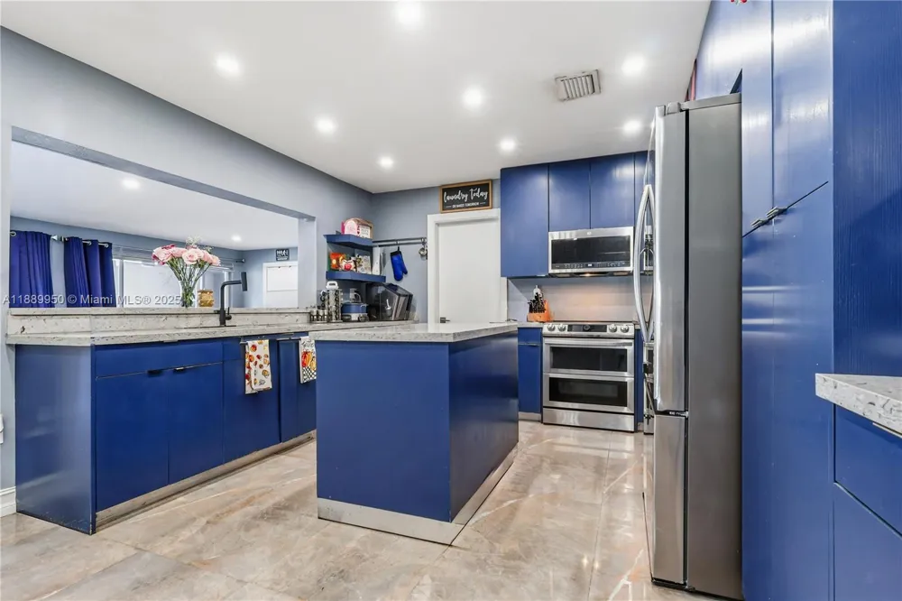 9795 NW 27th Ter Doral, FL 33172