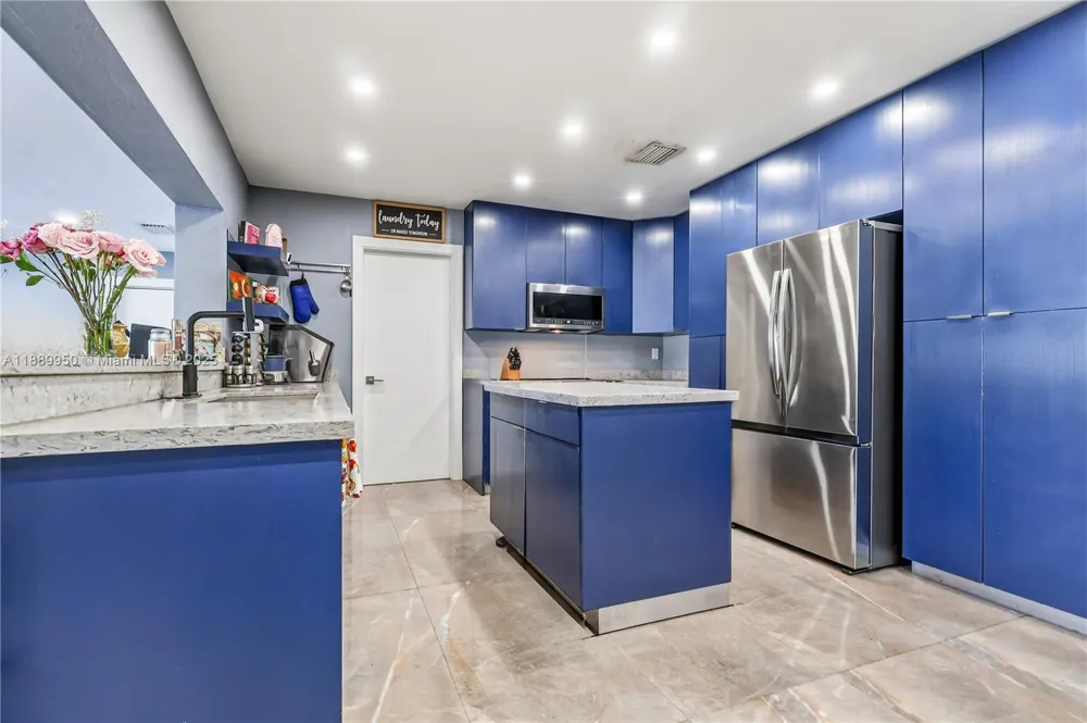 9795 NW 27th Ter Doral, FL 33172
