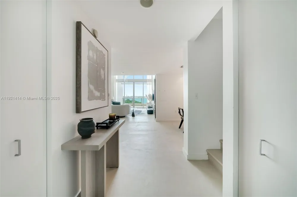900 Biscayne Blvd #905 Miami, FL 33132