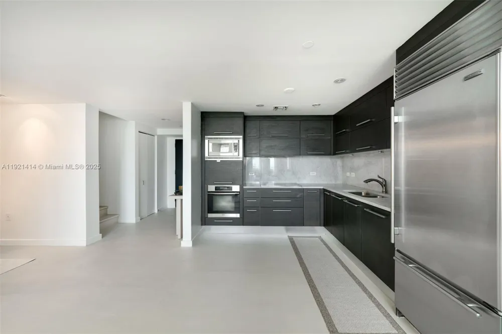 900 Biscayne Blvd #905 Miami, FL 33132