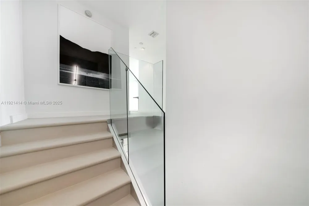 900 Biscayne Blvd #905 Miami, FL 33132