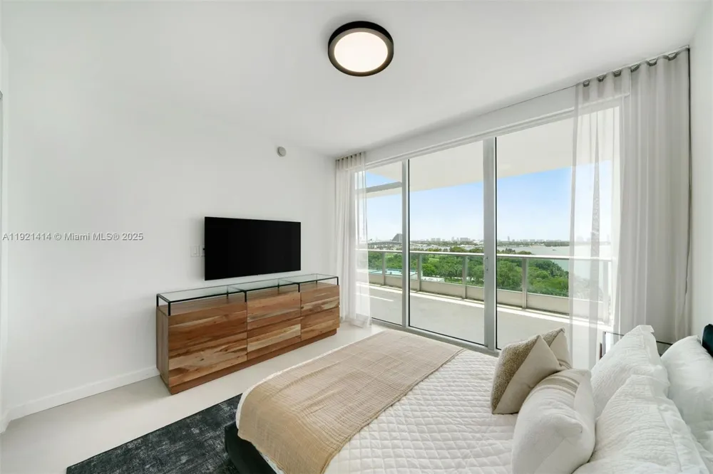900 Biscayne Blvd #905 Miami, FL 33132