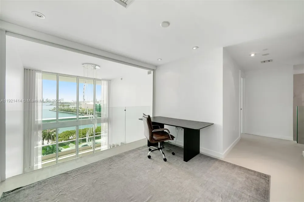900 Biscayne Blvd #905 Miami, FL 33132