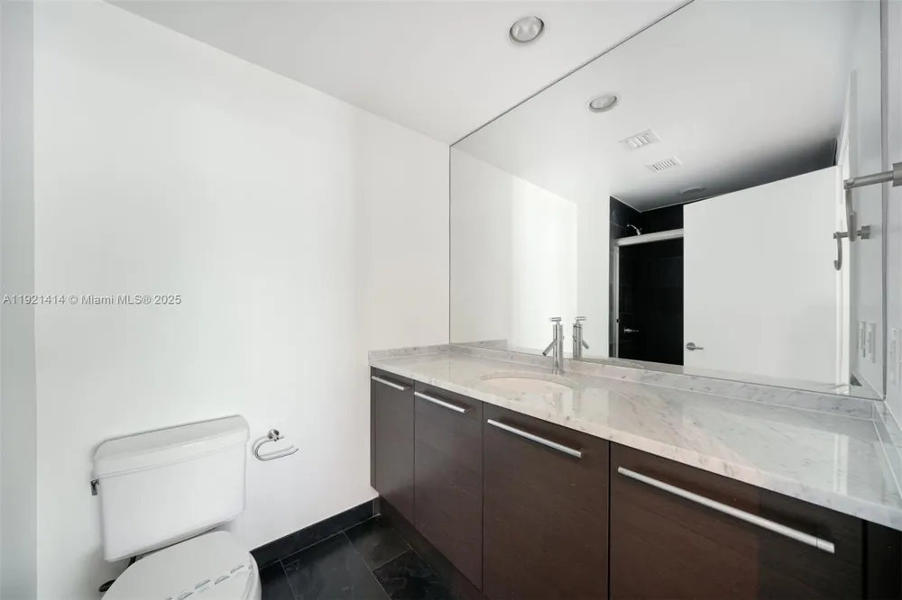900 Biscayne Blvd #905 Miami, FL 33132