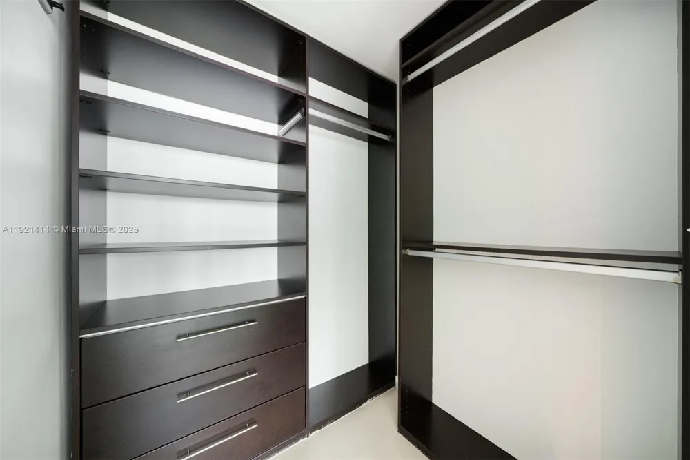 900 Biscayne Blvd #905 Miami, FL 33132