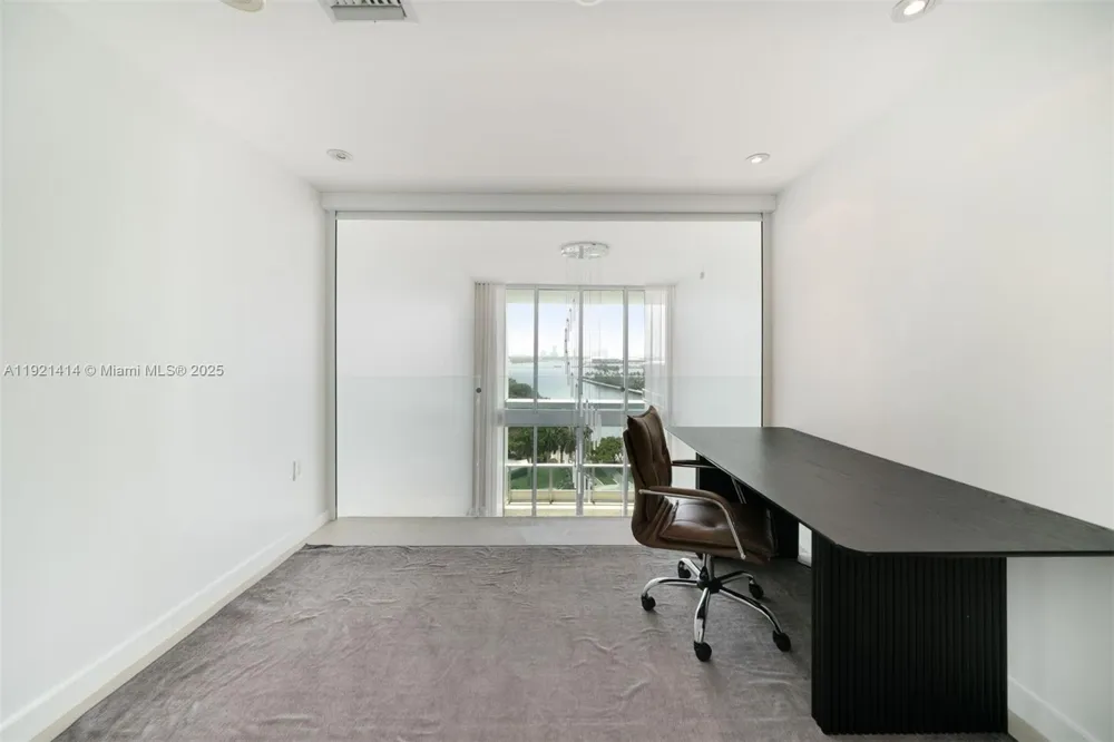900 Biscayne Blvd #905 Miami, FL 33132