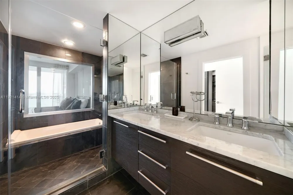 900 Biscayne Blvd #905 Miami, FL 33132