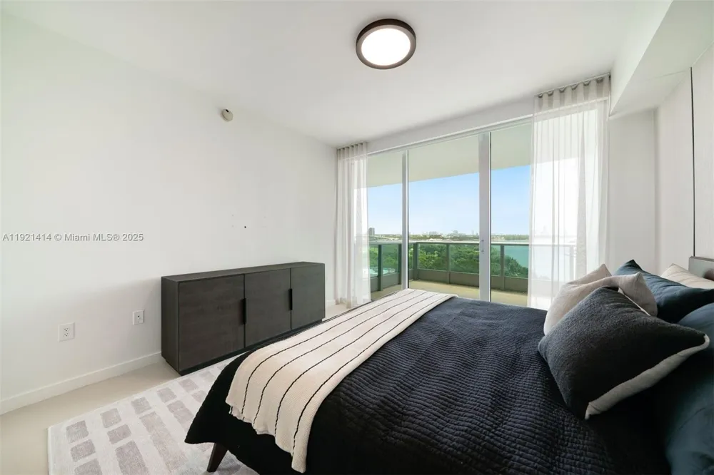 900 Biscayne Blvd #905 Miami, FL 33132