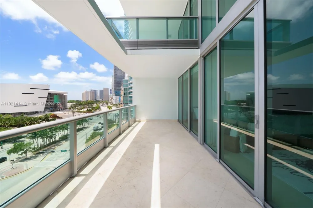 900 Biscayne Blvd #905 Miami, FL 33132