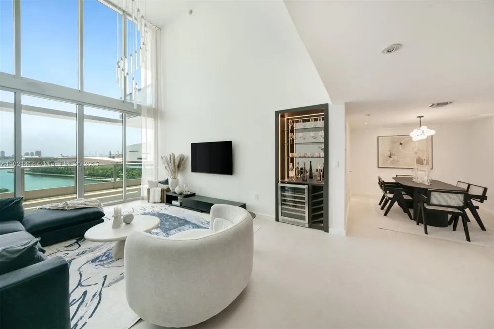 900 Biscayne Blvd #905 Miami, FL 33132