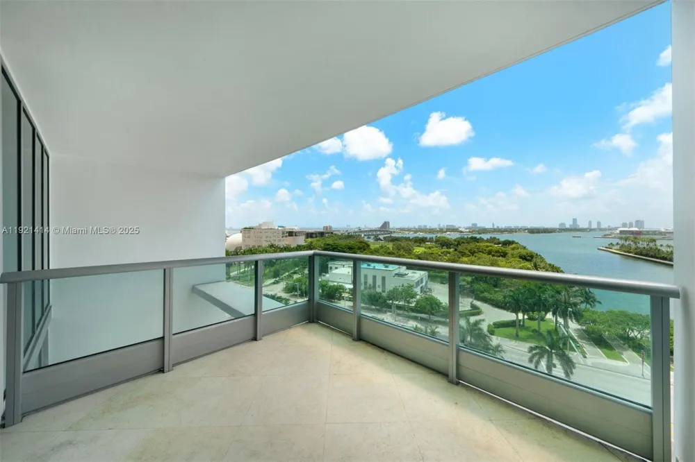 900 Biscayne Blvd #905 Miami, FL 33132