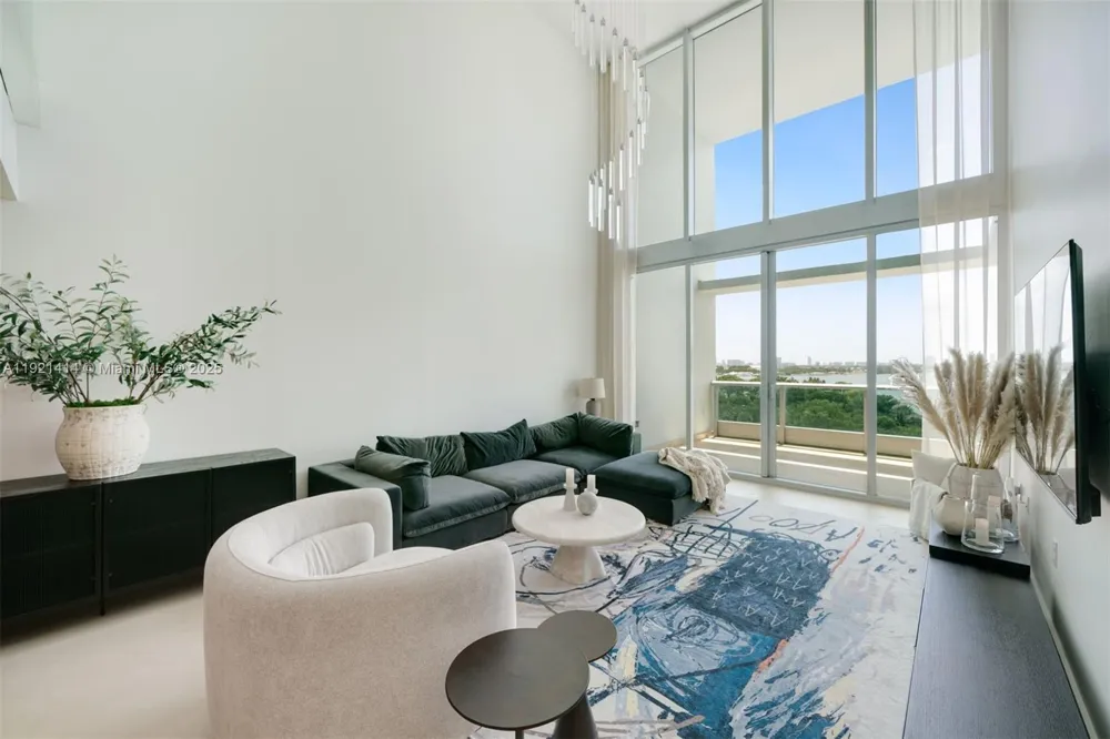 900 Biscayne Blvd #905 Miami, FL 33132