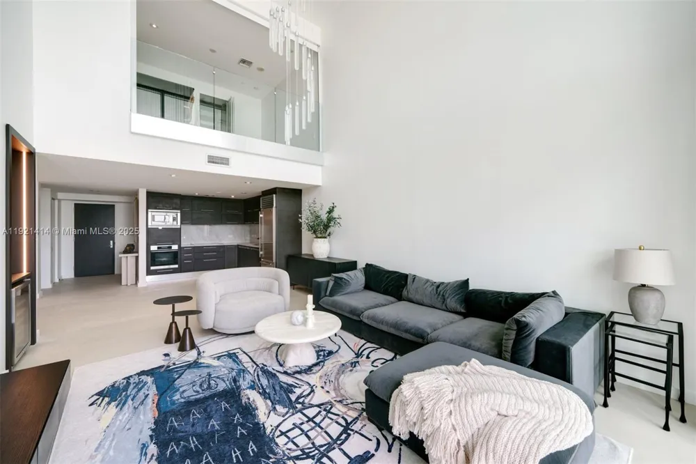 900 Biscayne Blvd #905 Miami, FL 33132