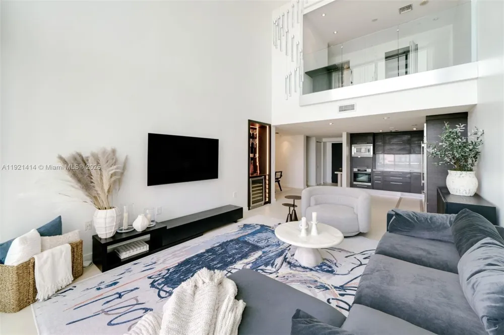 900 Biscayne Blvd #905 Miami, FL 33132